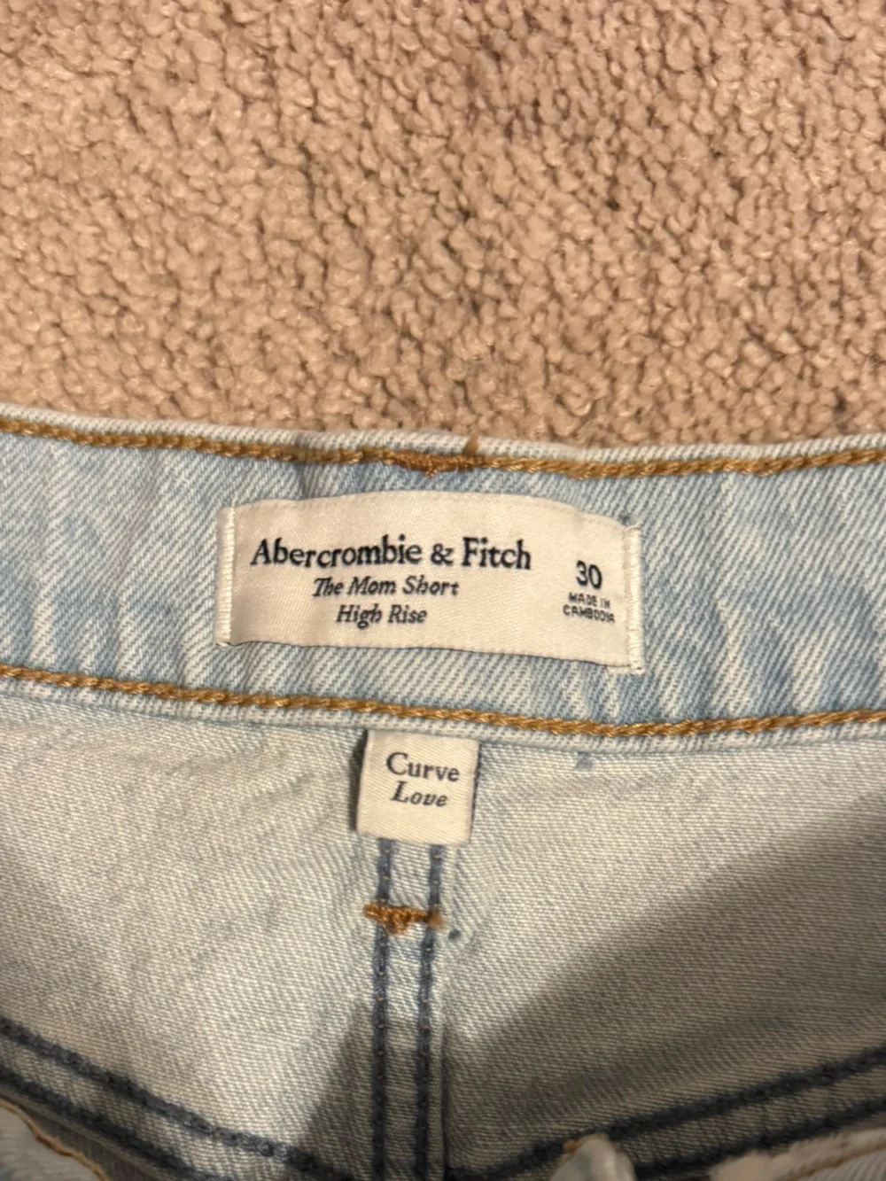 Abercrombie & Fitch The Mom Short High Rise